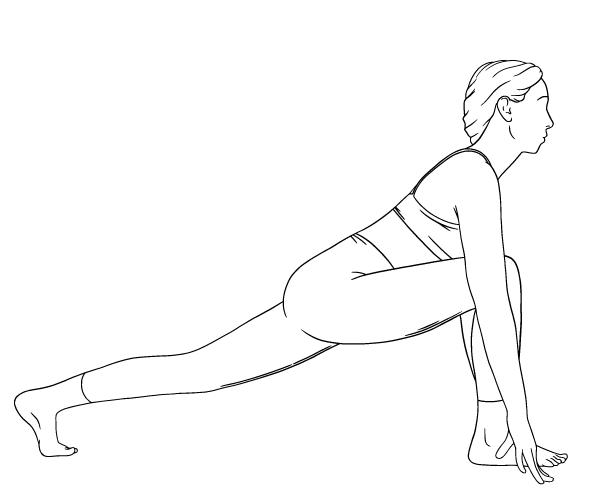 4 Anjaneyasana - Posizione della luna crescente - saluto al sole
